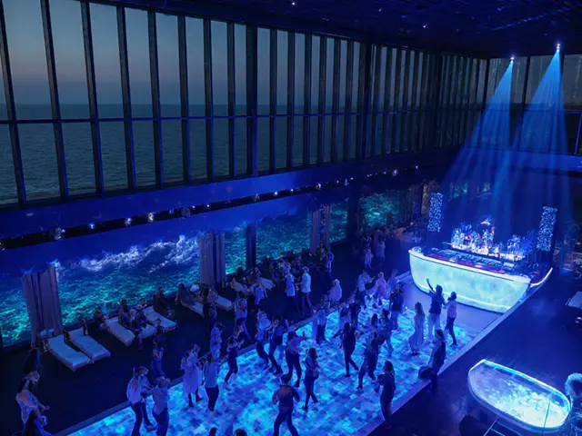 Nightlife in Dubai: Best Clubs and Bars to Dance the Night Away