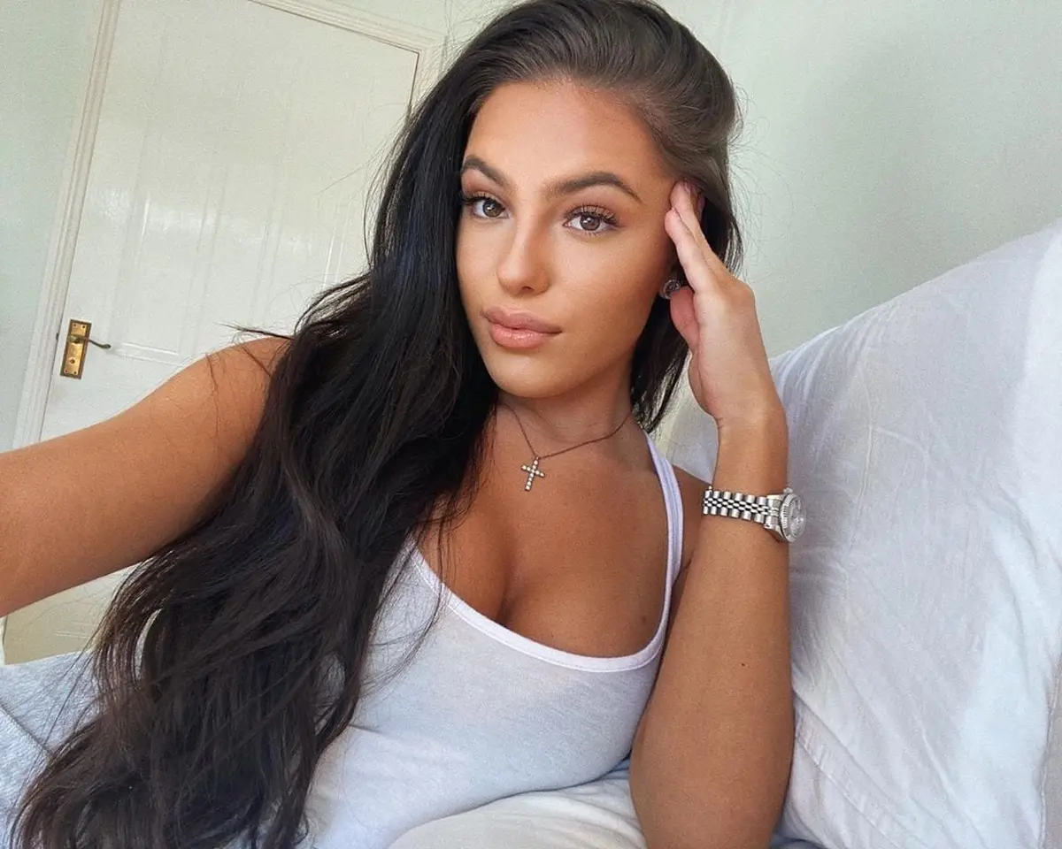 Carla escort in London
