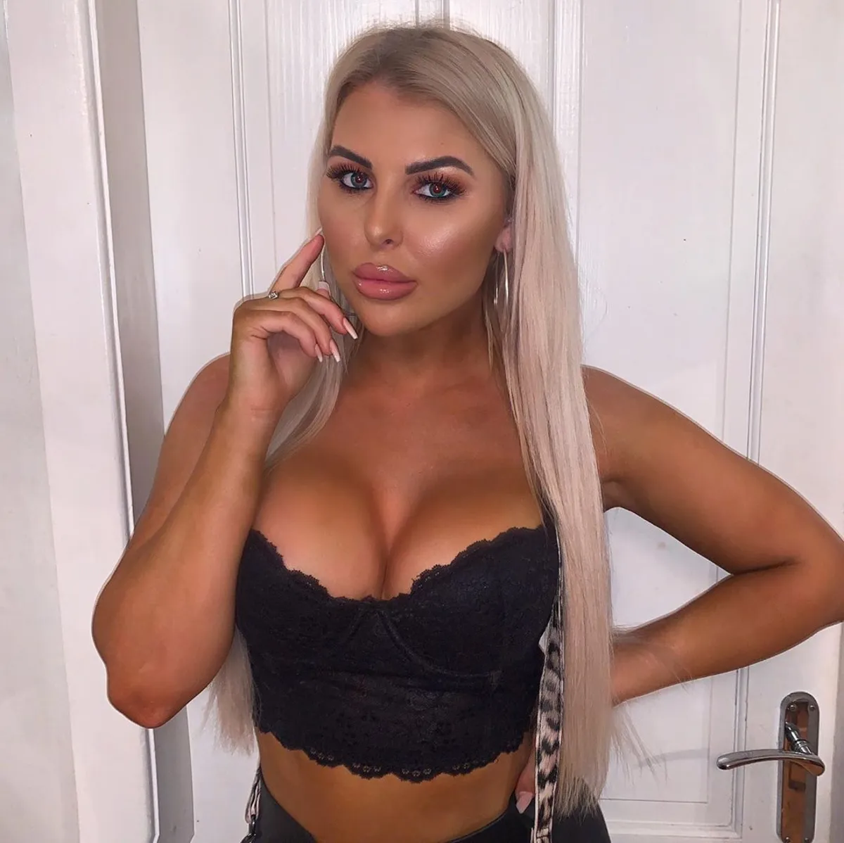 Elle escort in Dubai