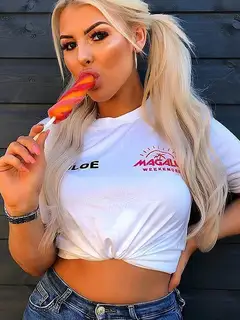 Elle escort in Dubai