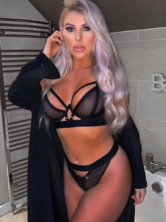 Elle escort in Dubai