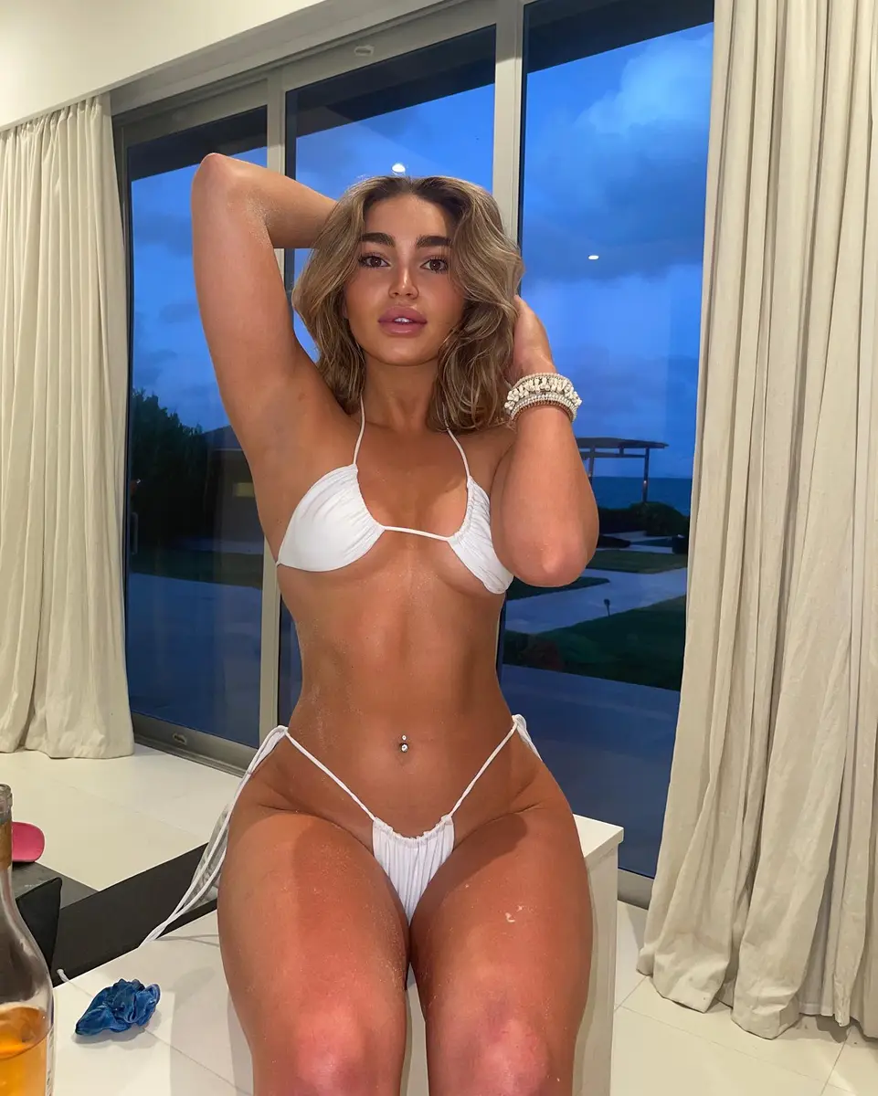 Emberly escort in Dubai
