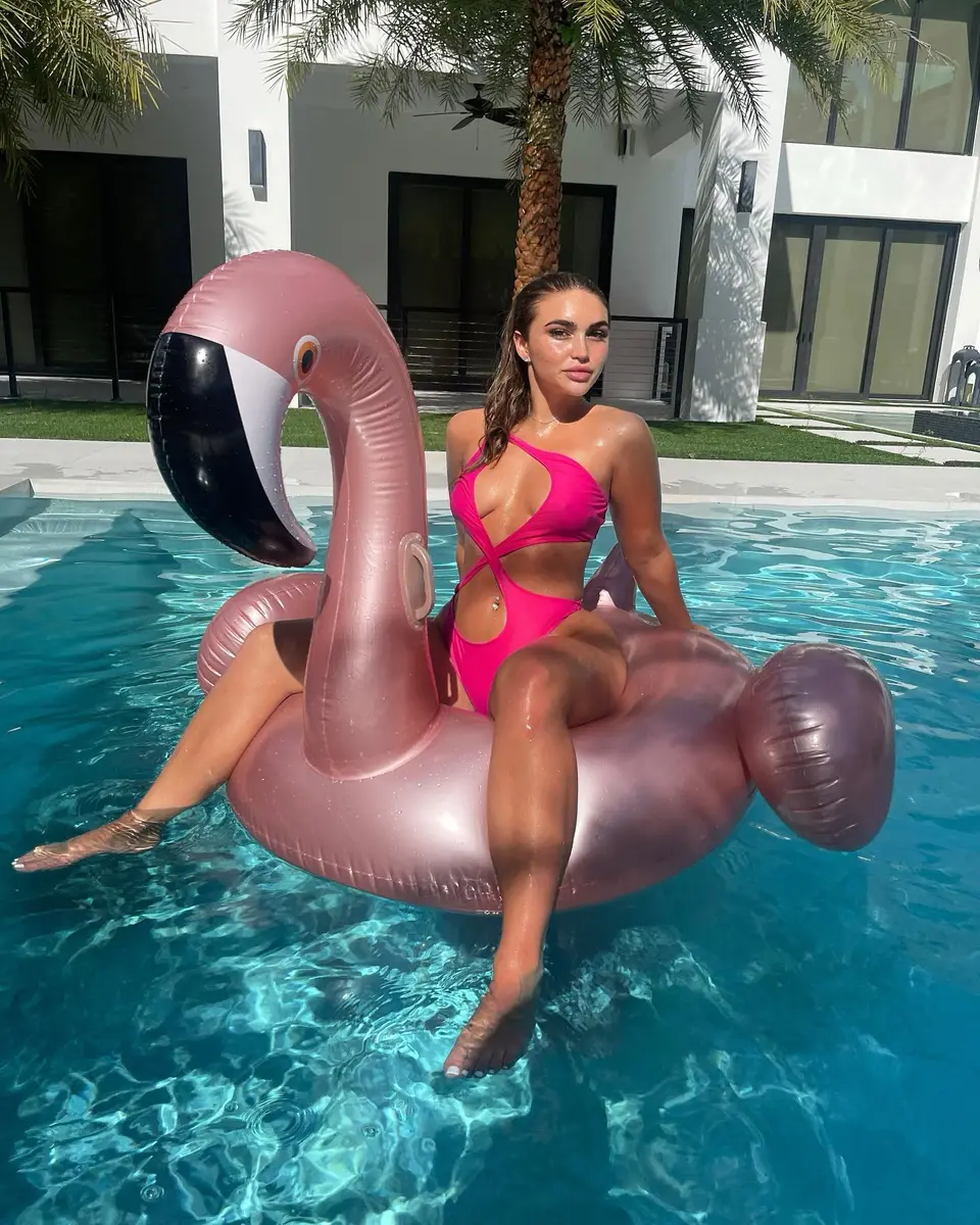 Emberly escort in Dubai