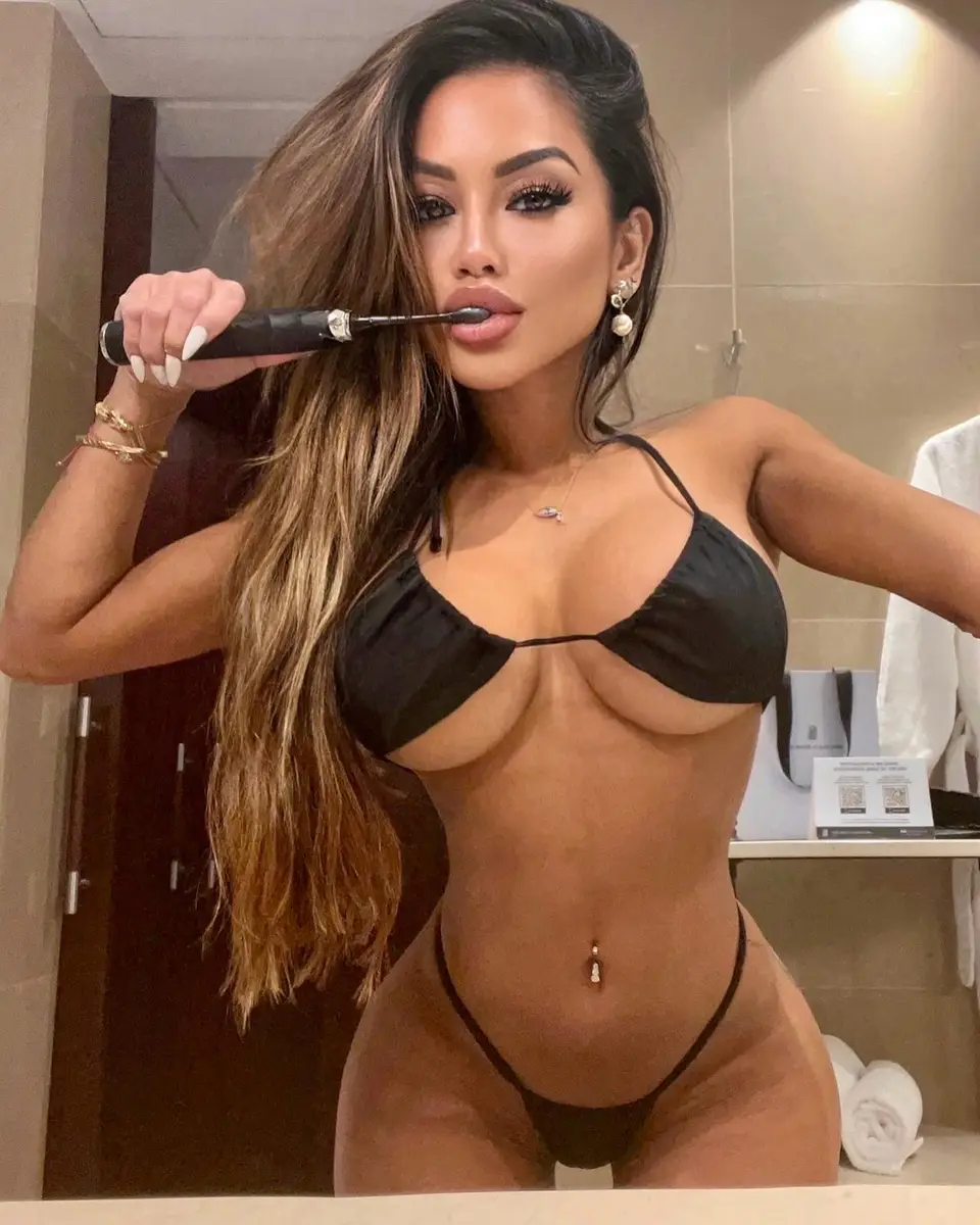 Jazmin escort in Dubai