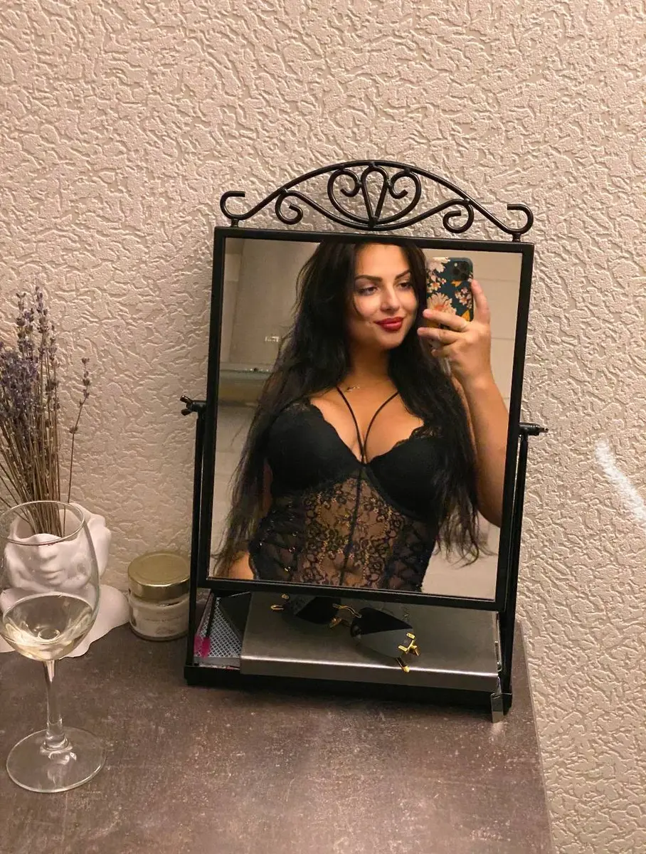 Karina escort in Moscow