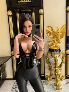 Karisa escort in Moscow