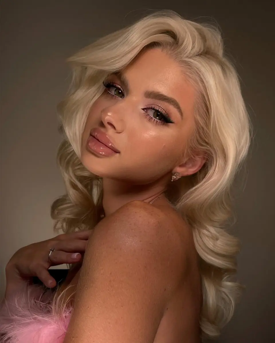 Kora escort in Moscow