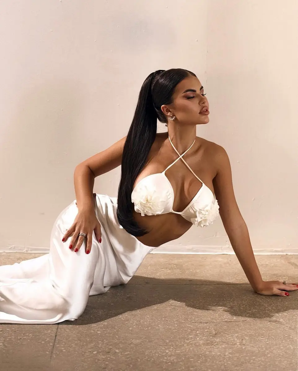 Lizzie escort in Moscow