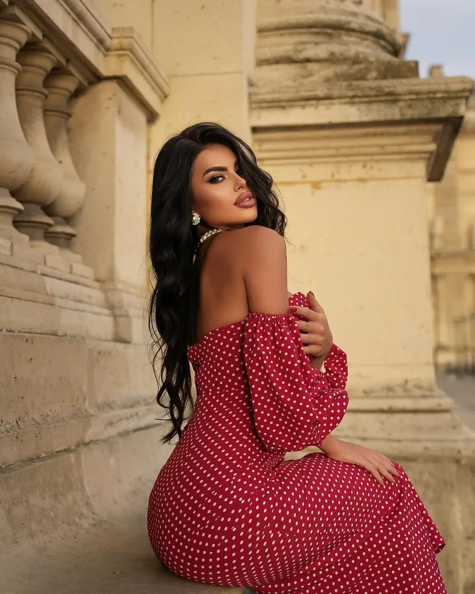 Lizzie escort in Moscow