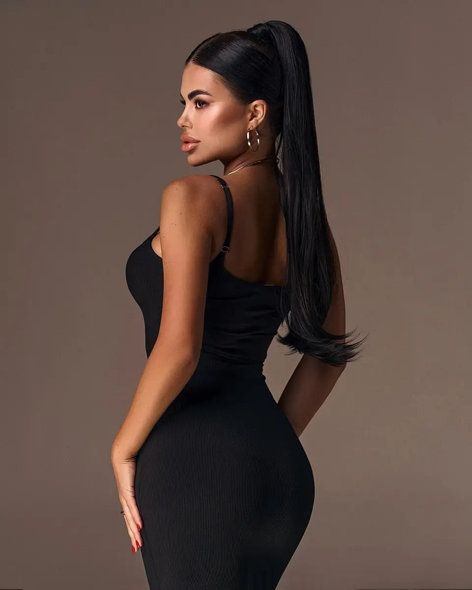 Lizzie escort in Moscow