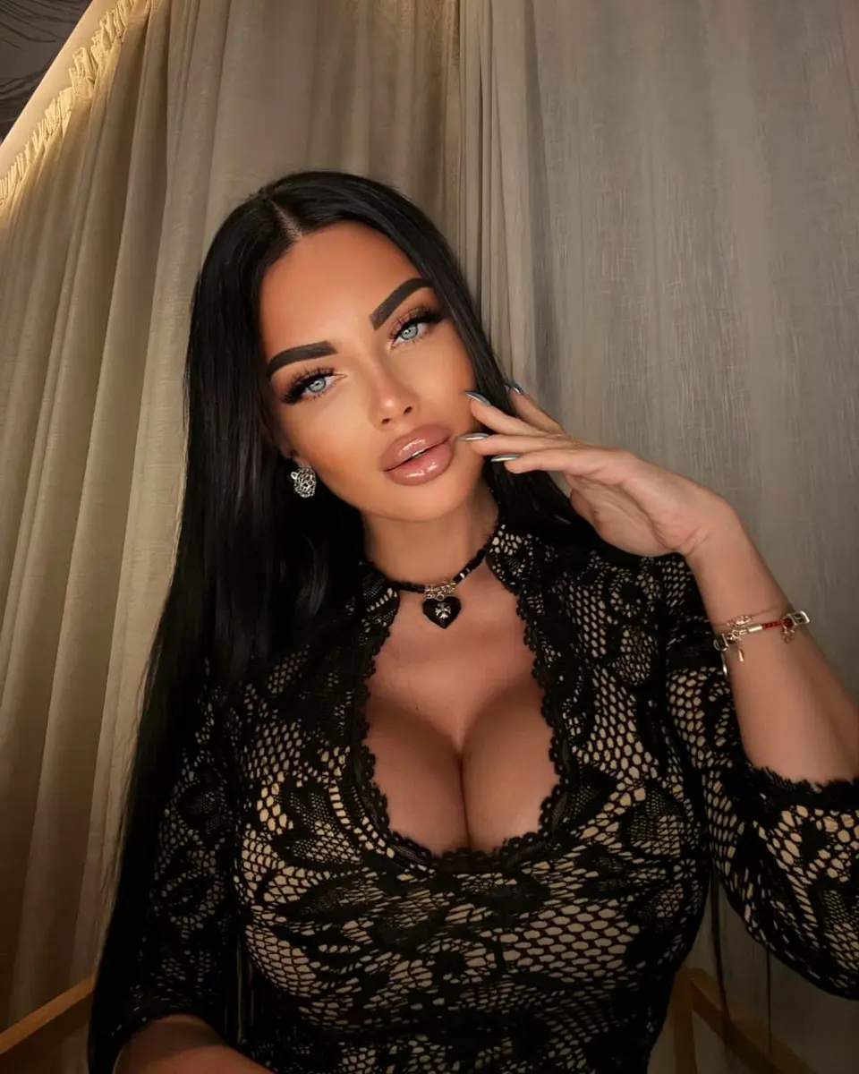 Oleksandrina escort in London