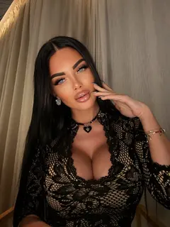 Oleksandrina escort in London