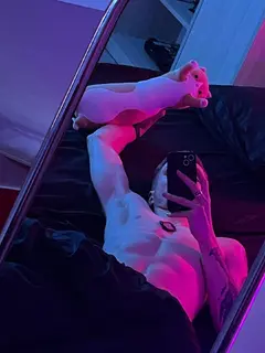 Simon escort in Dubai