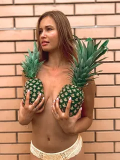 Violet escort in Dubai